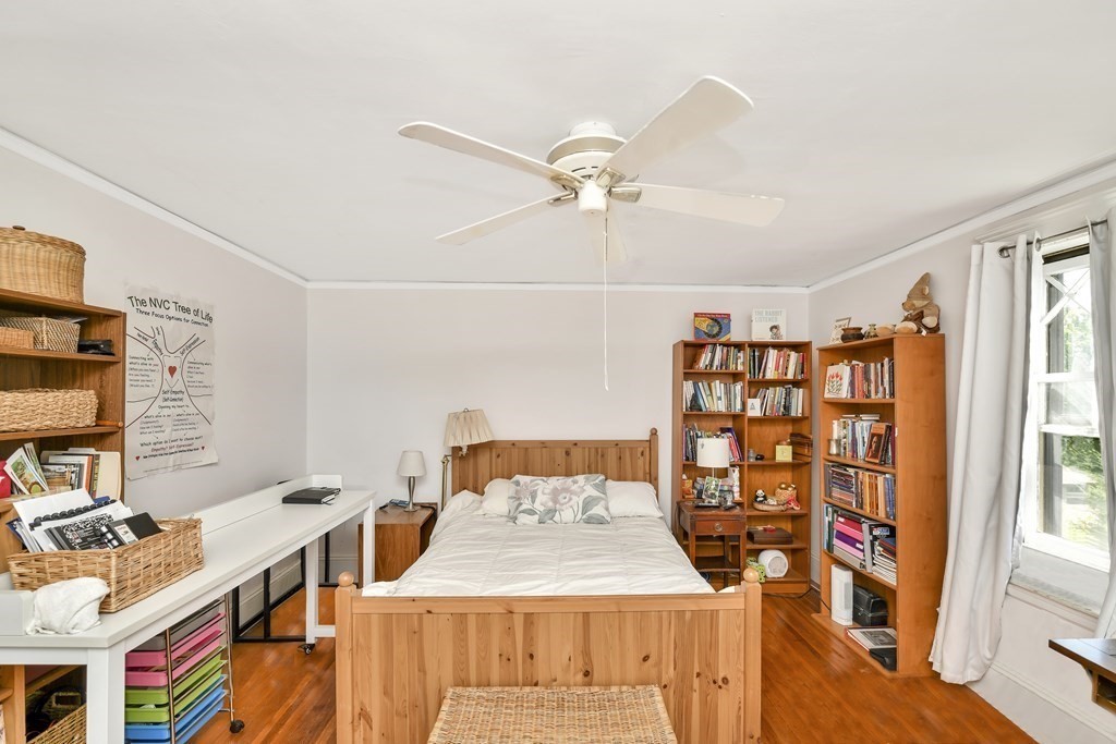 3 bed, 1.5 bath apartment for rent at 103 Colbourne Cres Unit 0, Washington Square — photo 10 of 13