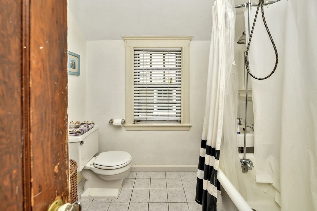 3 bed, 1.5 bath apartment for rent at 103 Colbourne Cres Unit 0, Washington Square — photo 12 of 13
