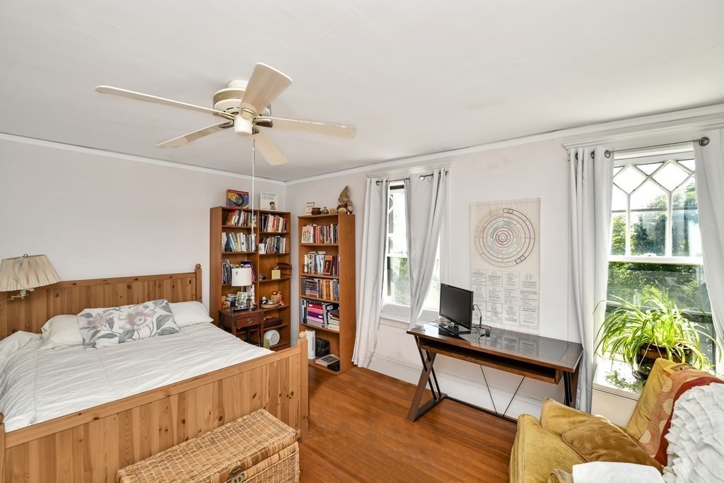 3 bed, 1.5 bath apartment for rent at 103 Colbourne Cres Unit 0, Washington Square — photo 9 of 13