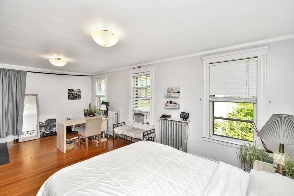 3 bed, 1.5 bath apartment for rent at 103 Colbourne Cres Unit 0, Washington Square — photo 8 of 13