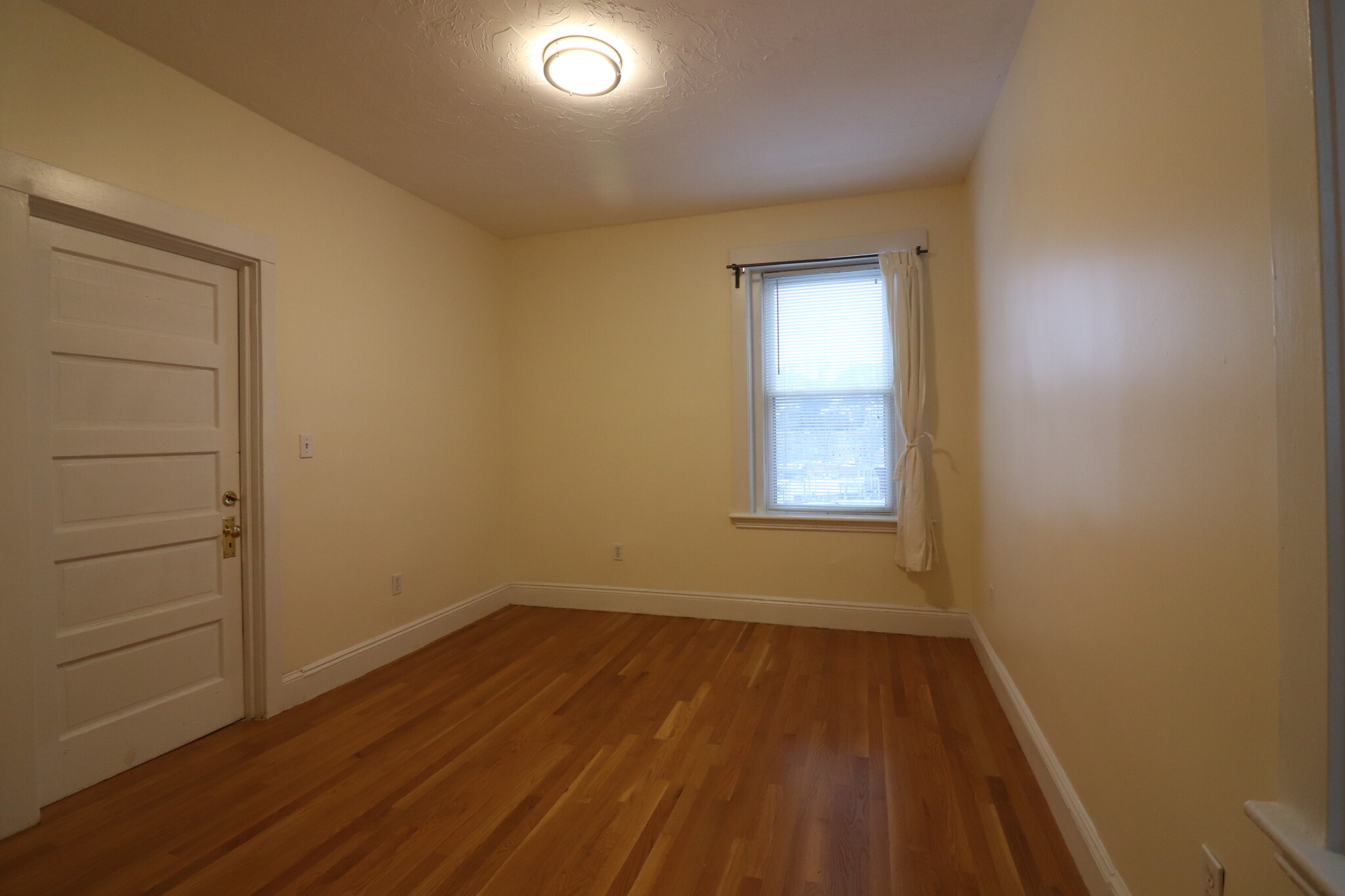 191 Winthrop Rd, Washington Square