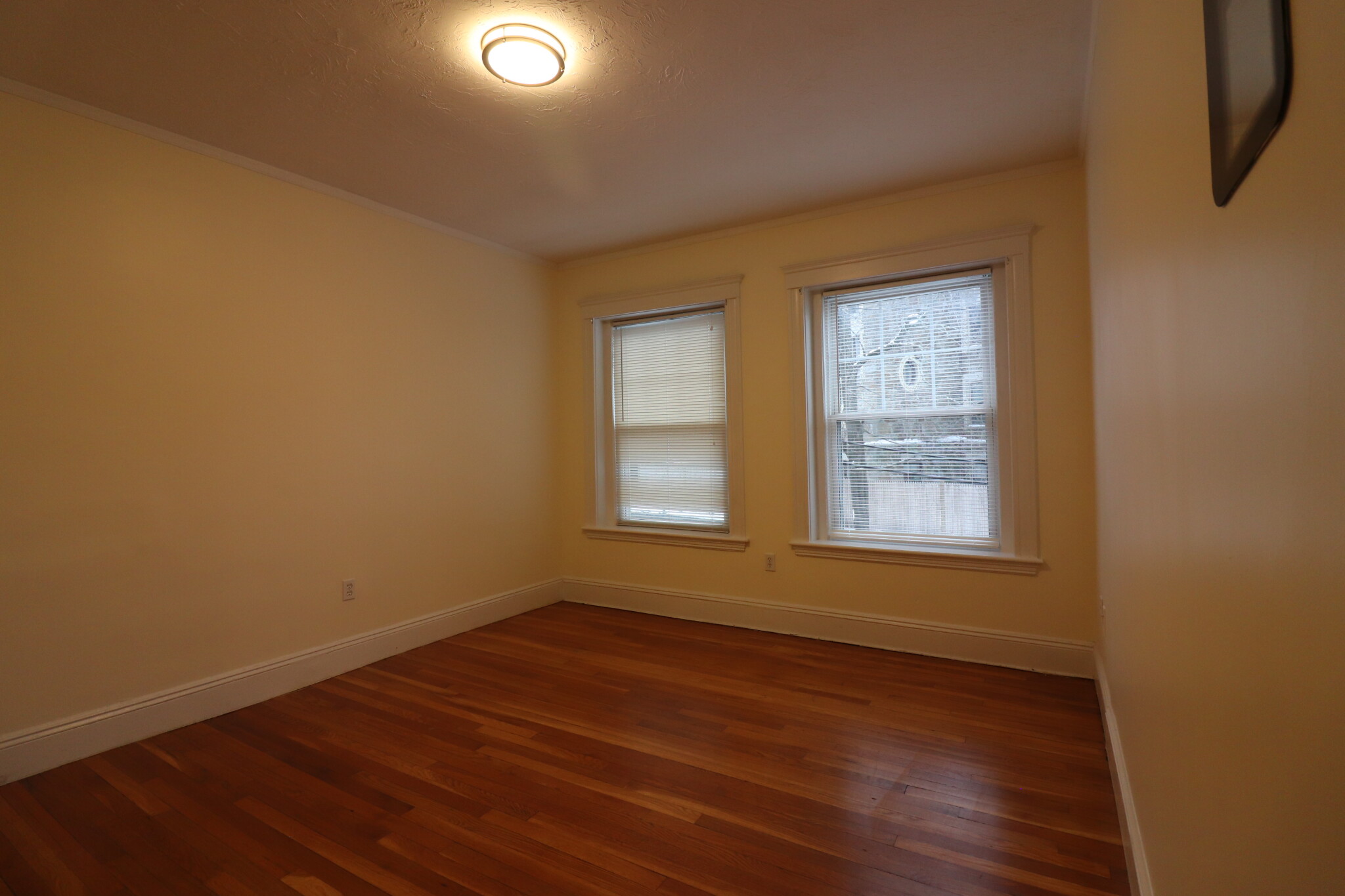 191 Winthrop Rd, Washington Square