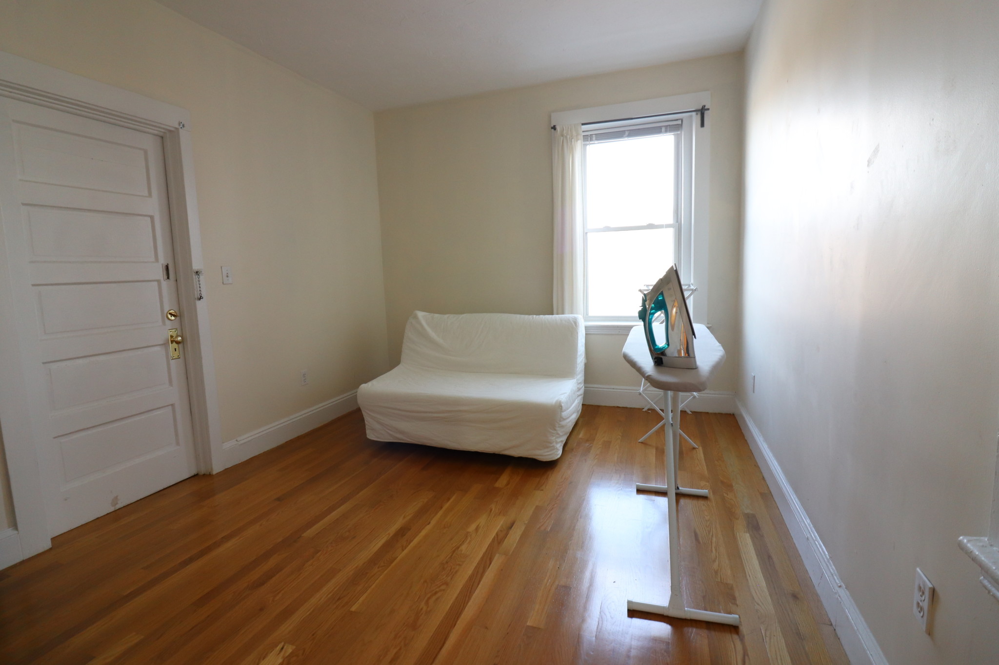 191 Winthrop Rd, Washington Square