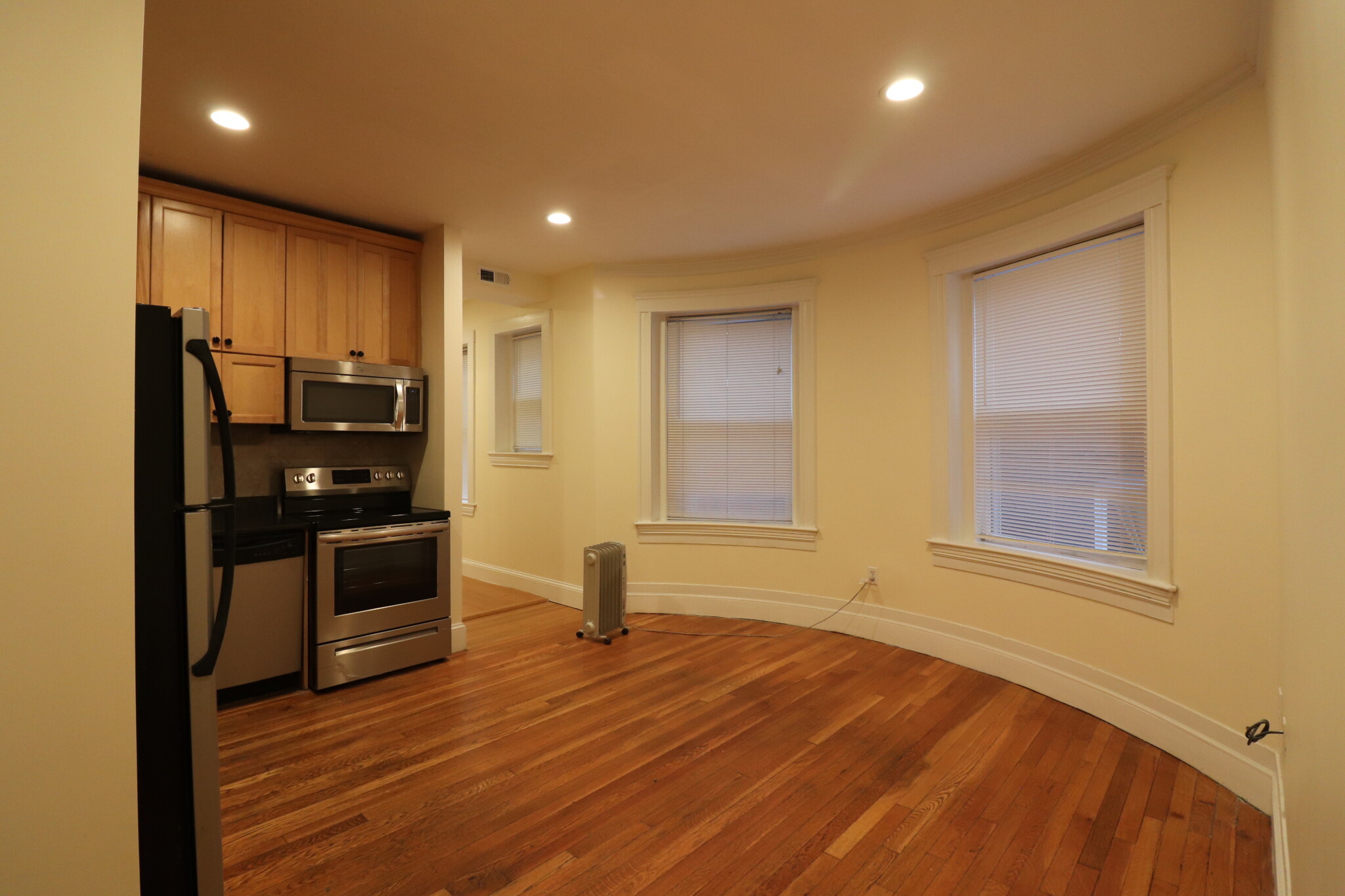 191 Winthrop Rd, Washington Square