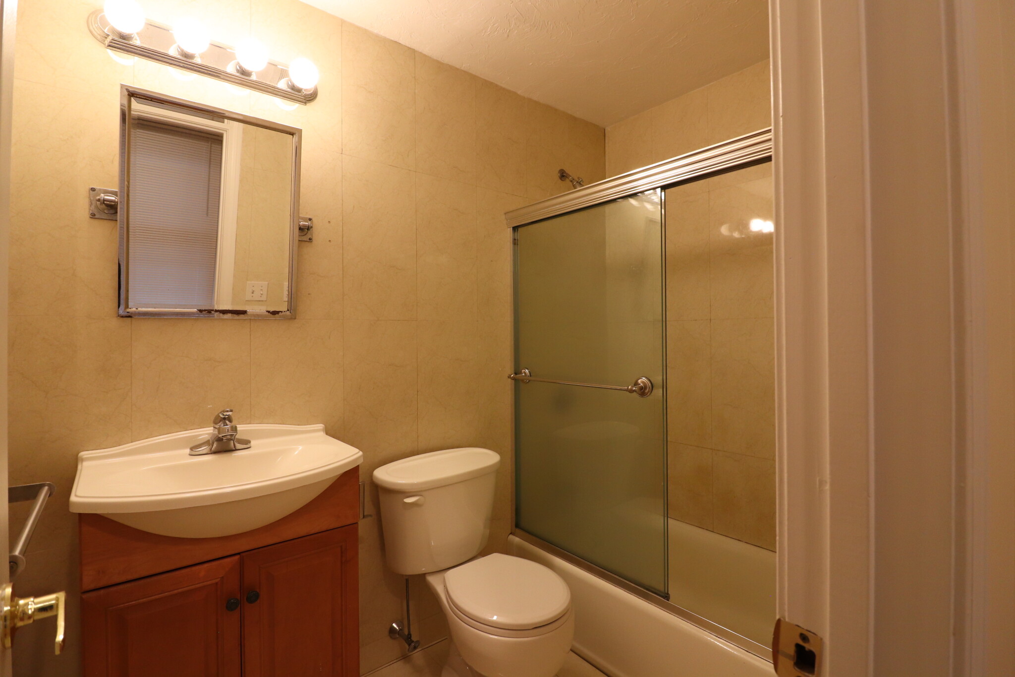 191 Winthrop Rd, Washington Square