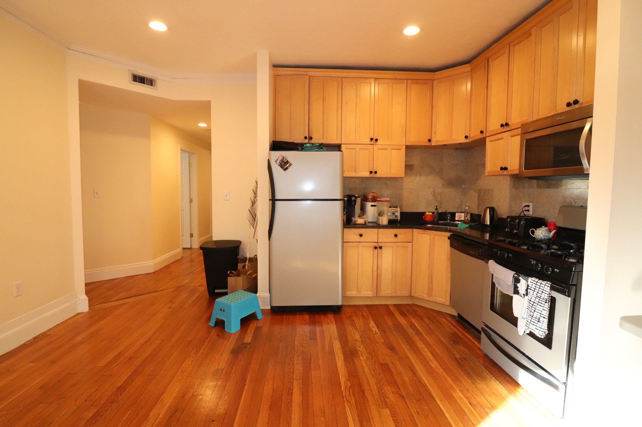 191 Winthrop Rd, Washington Square