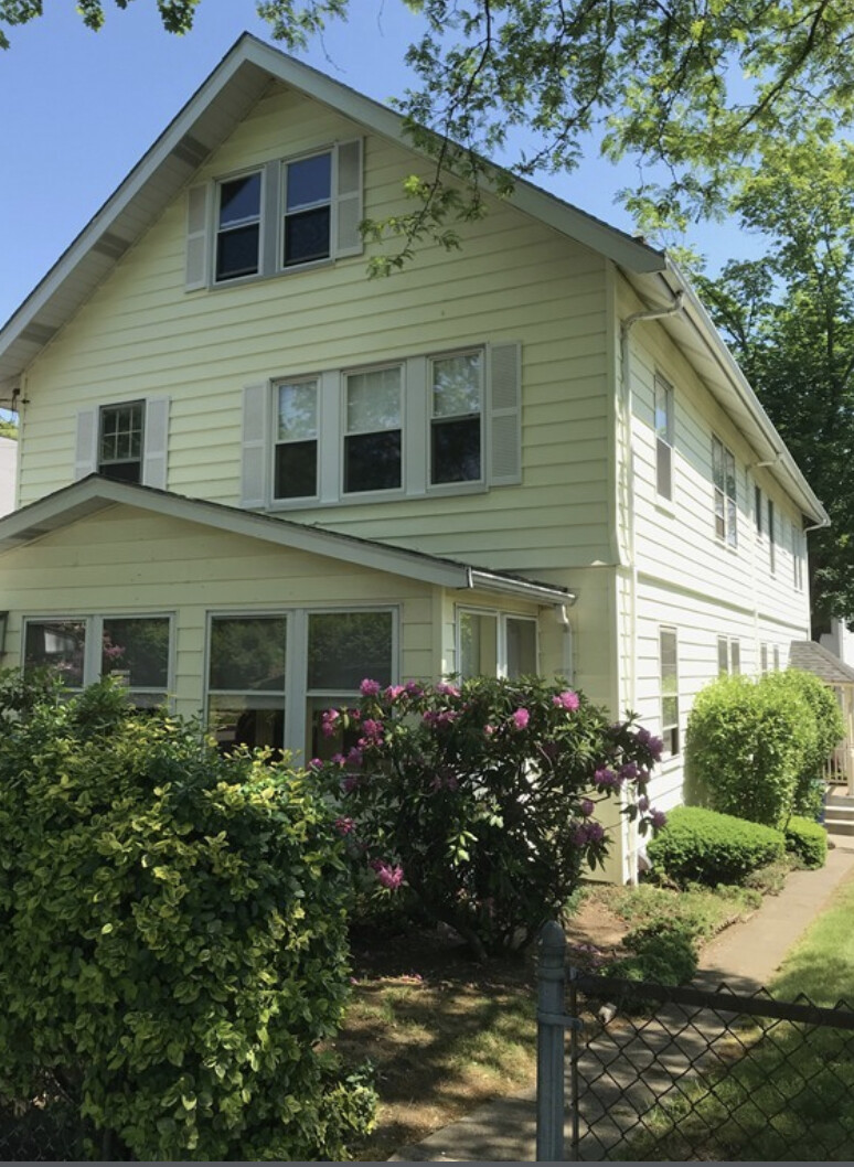 6 Colonial Ave, Newton