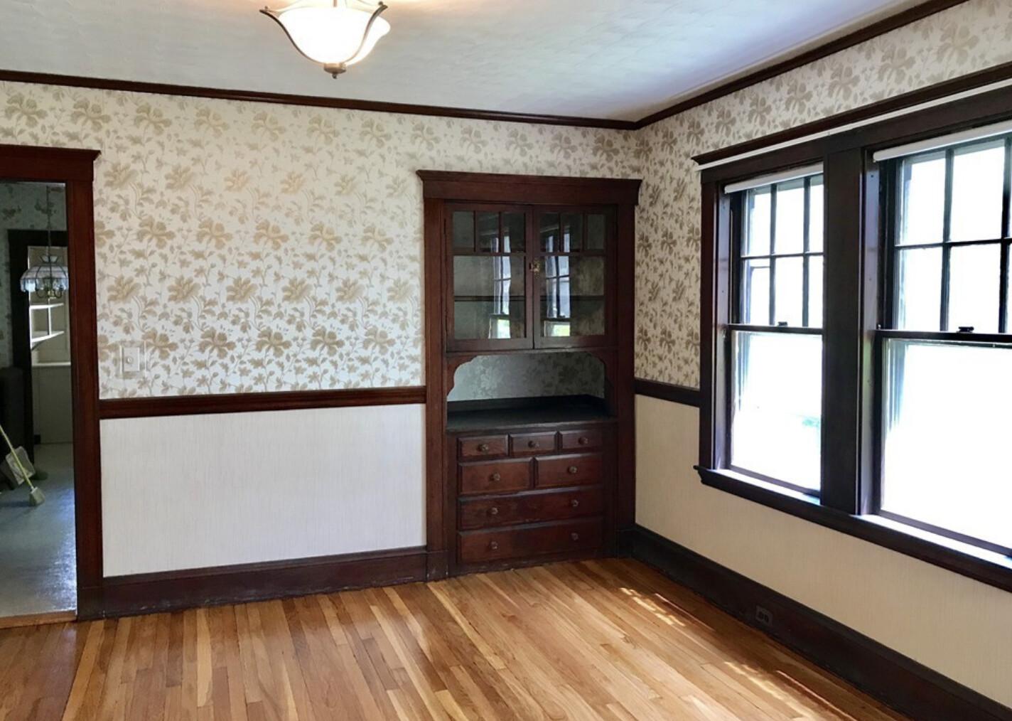 6 Colonial Ave, Newton