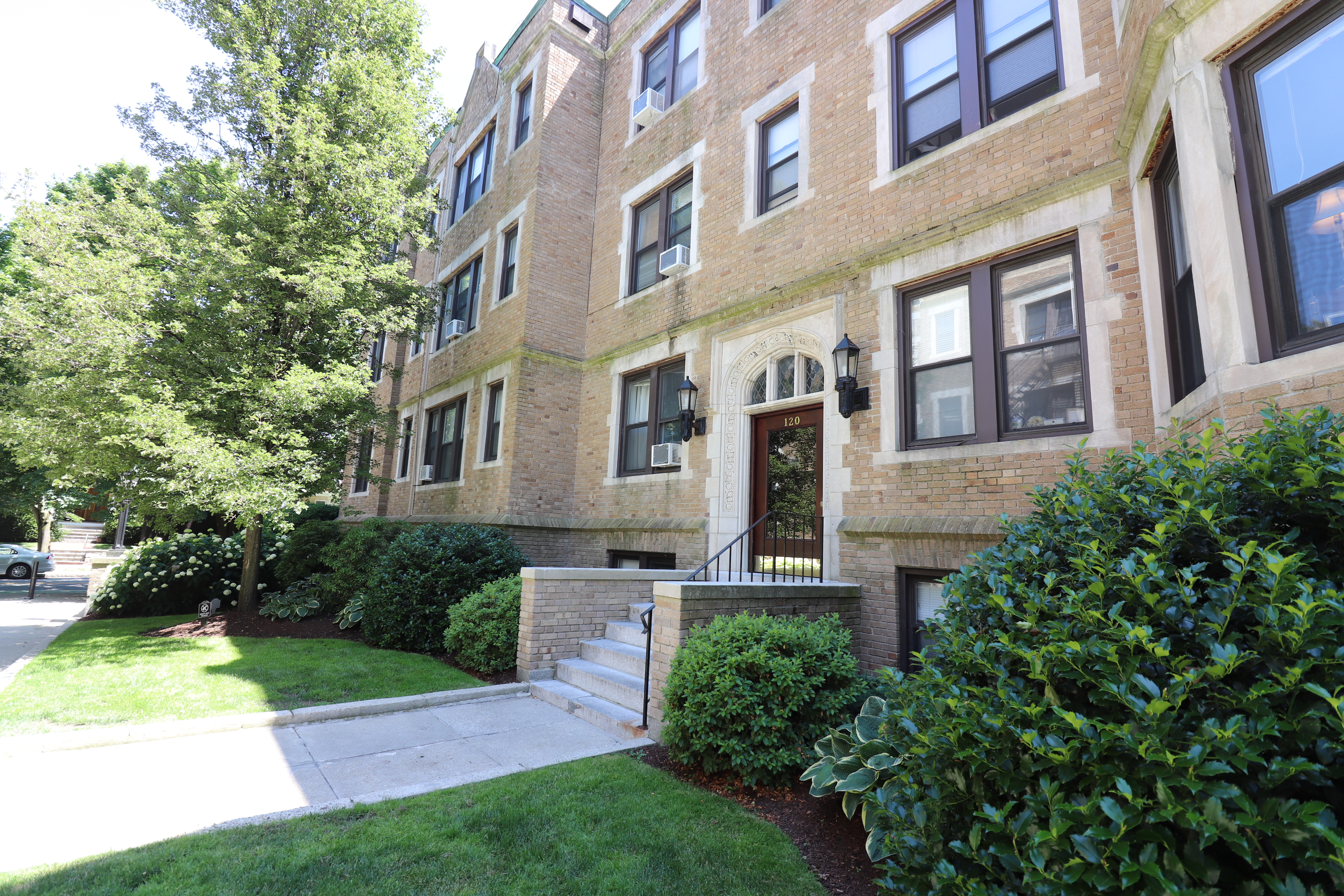 120 Babcock St, Coolidge Corner