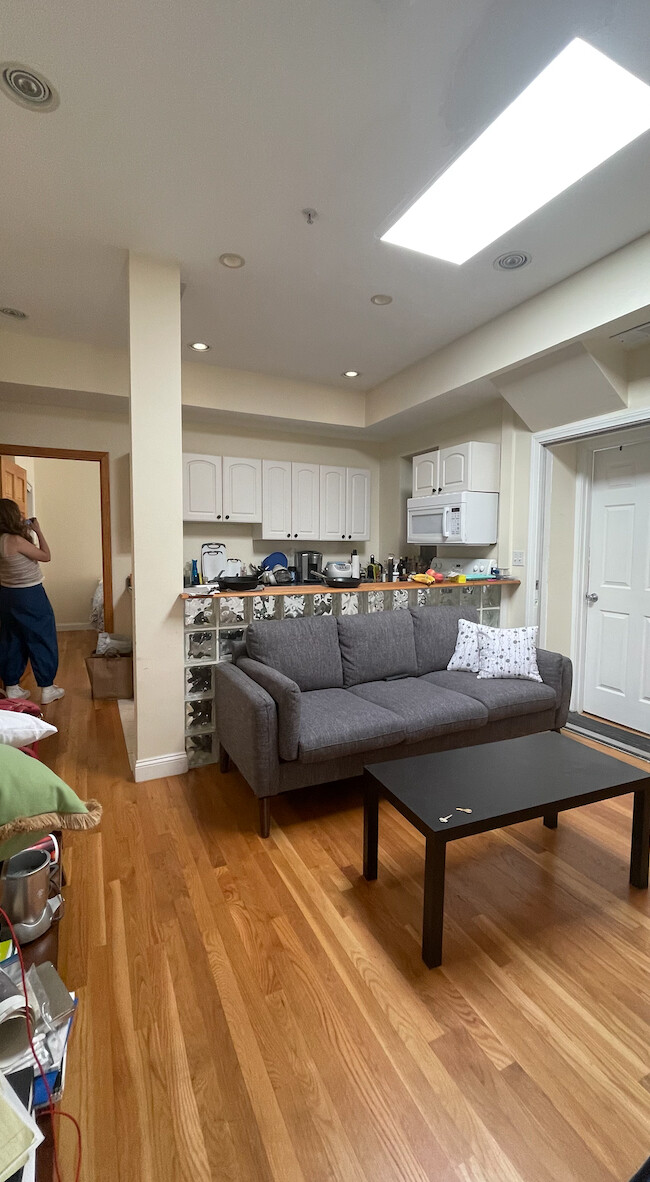 1801 Beacon St, Washington Square