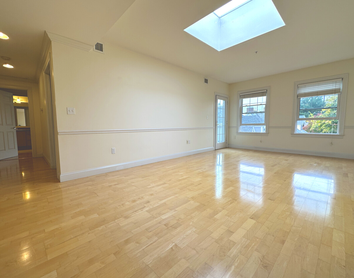 121 Centre St, North Brookline