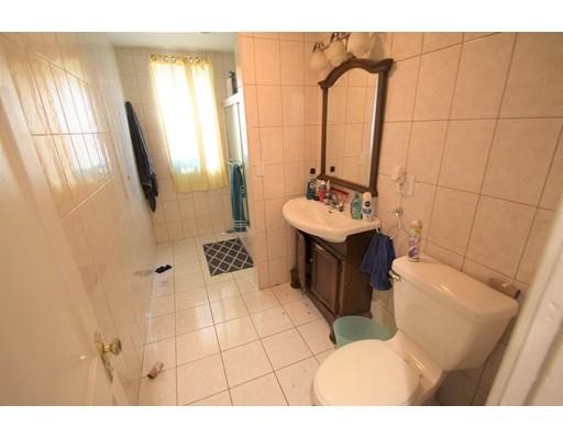 73 Thatcher St, Washington Square