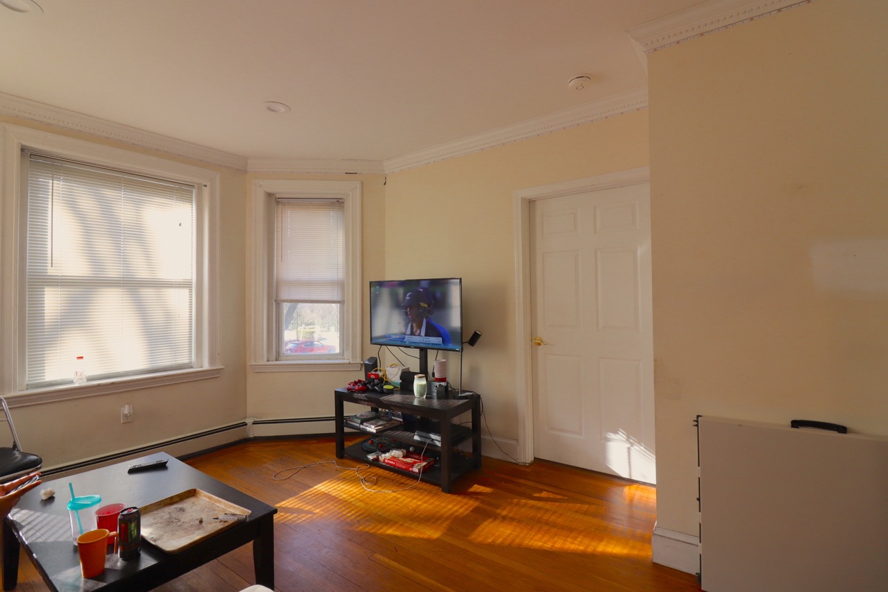 73 Thatcher St, Washington Square