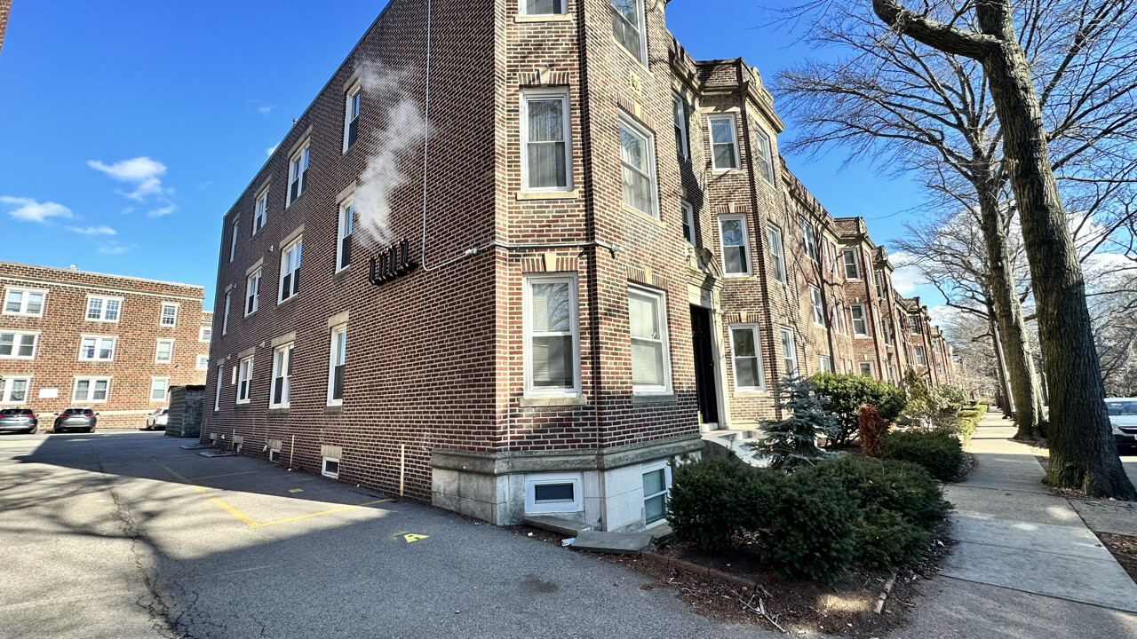 73 Thatcher St, Washington Square