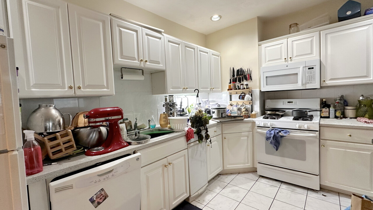 12 Dean Rd, Washington Square