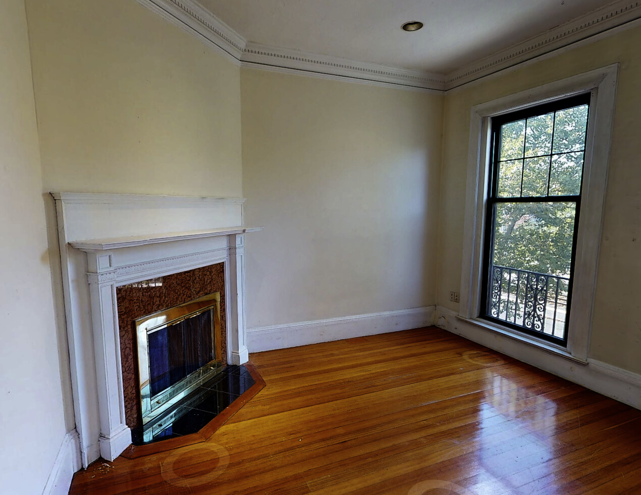 1689 Beacon St, Washington Square