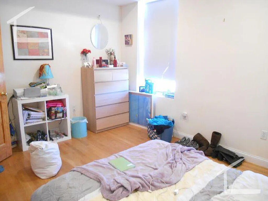 1689 Beacon St, Washington Square