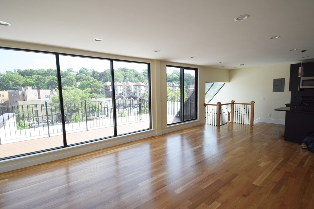 1616 Beacon St, Corey Hill