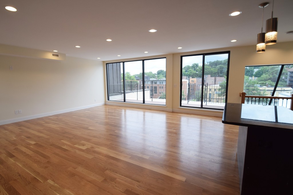 1616 Beacon St, Corey Hill