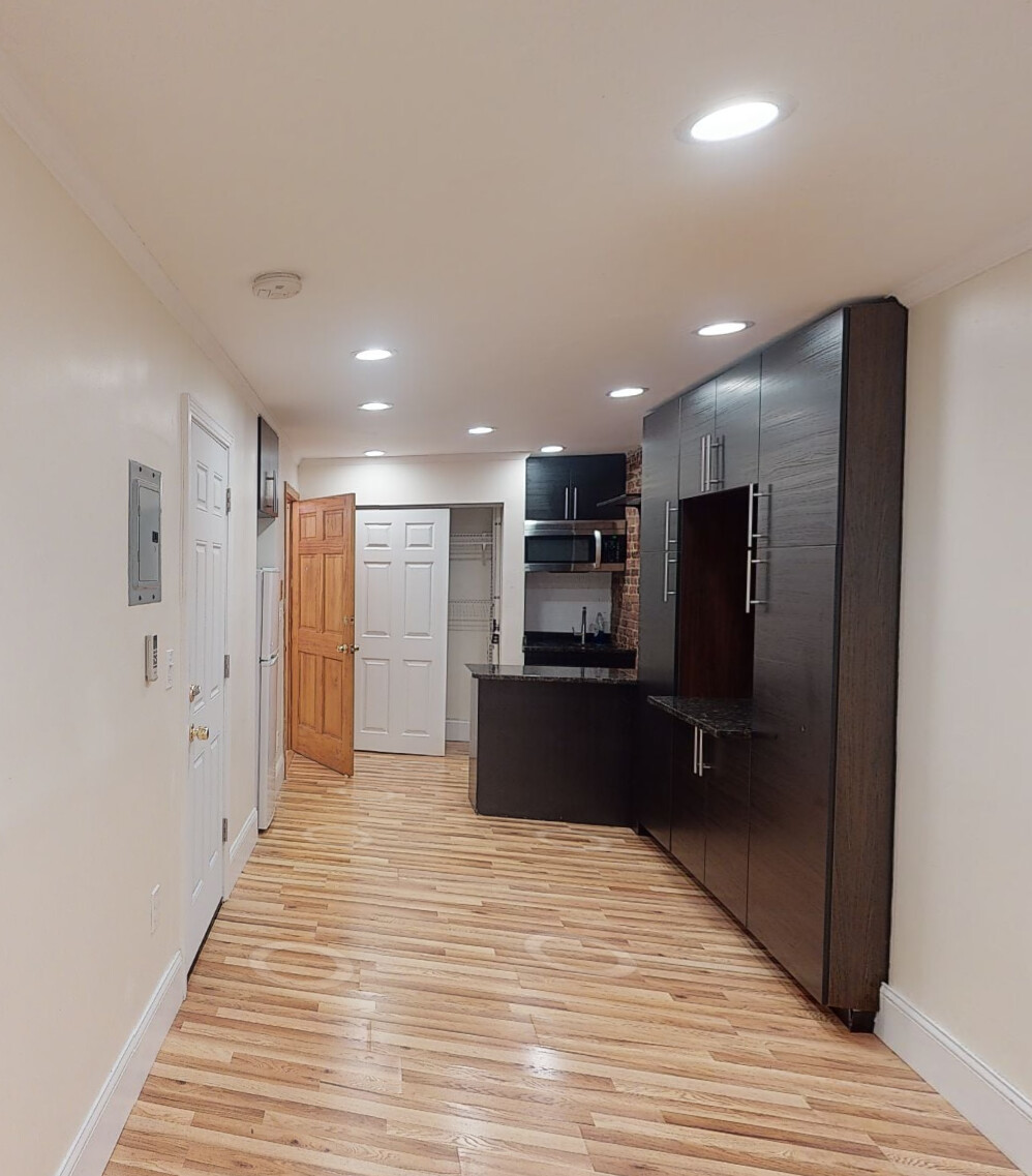 1689 Beacon St, Washington Square