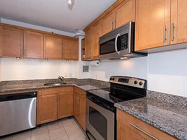 872 Massachusetts Ave, Riverside