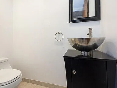 872 Massachusetts Ave, Riverside