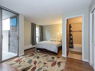 872 Massachusetts Ave, Riverside