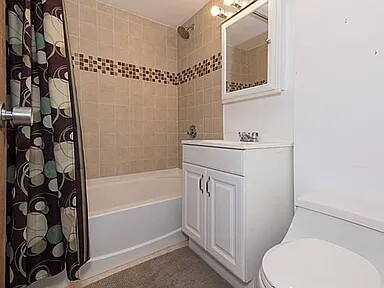 872 Massachusetts Ave, Riverside