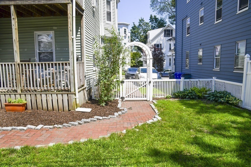 39 Goldsmith St, Jamaica Plain