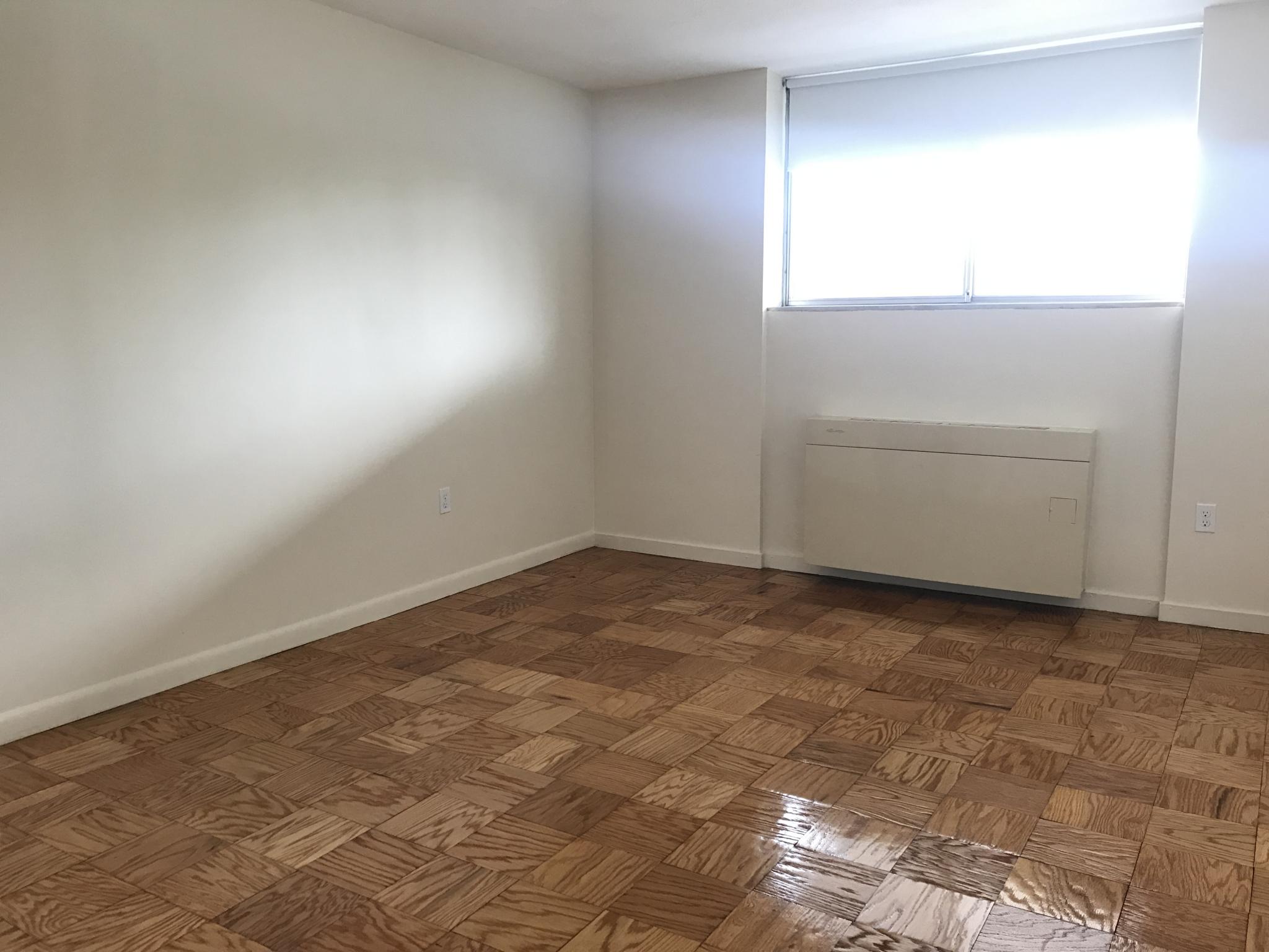 101 Monmouth St, Longwood