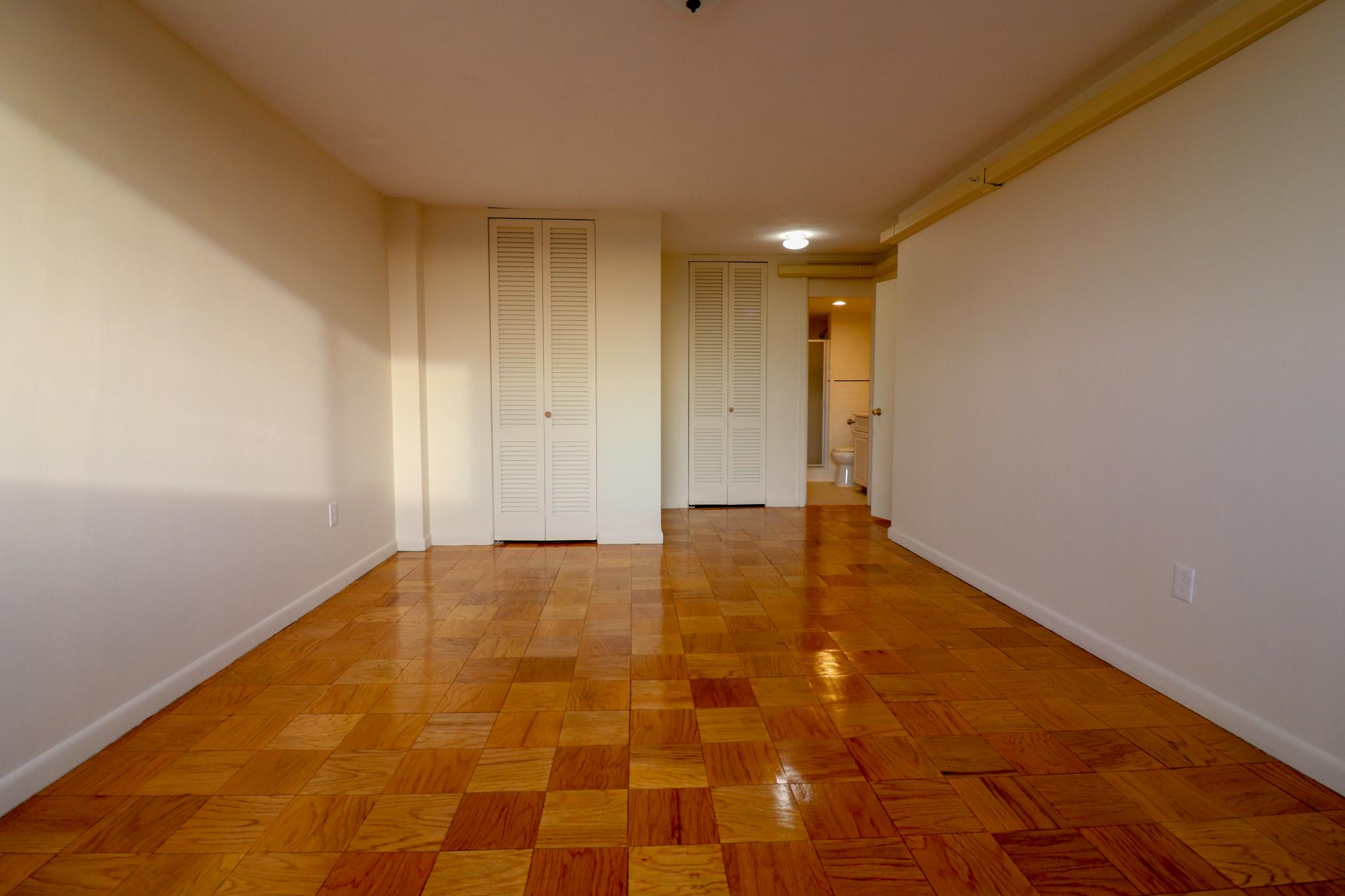 101 Monmouth St, Longwood