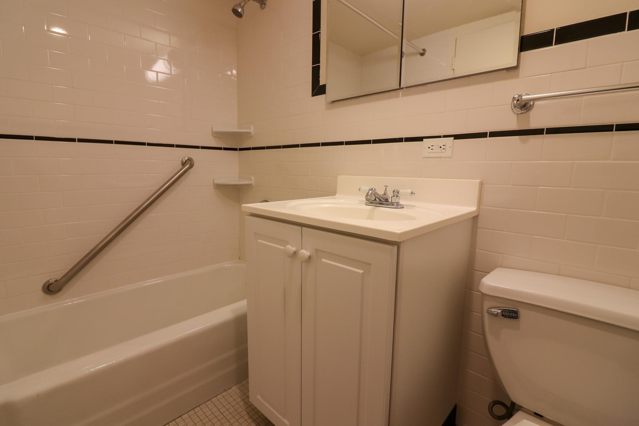 101 Monmouth St, Longwood