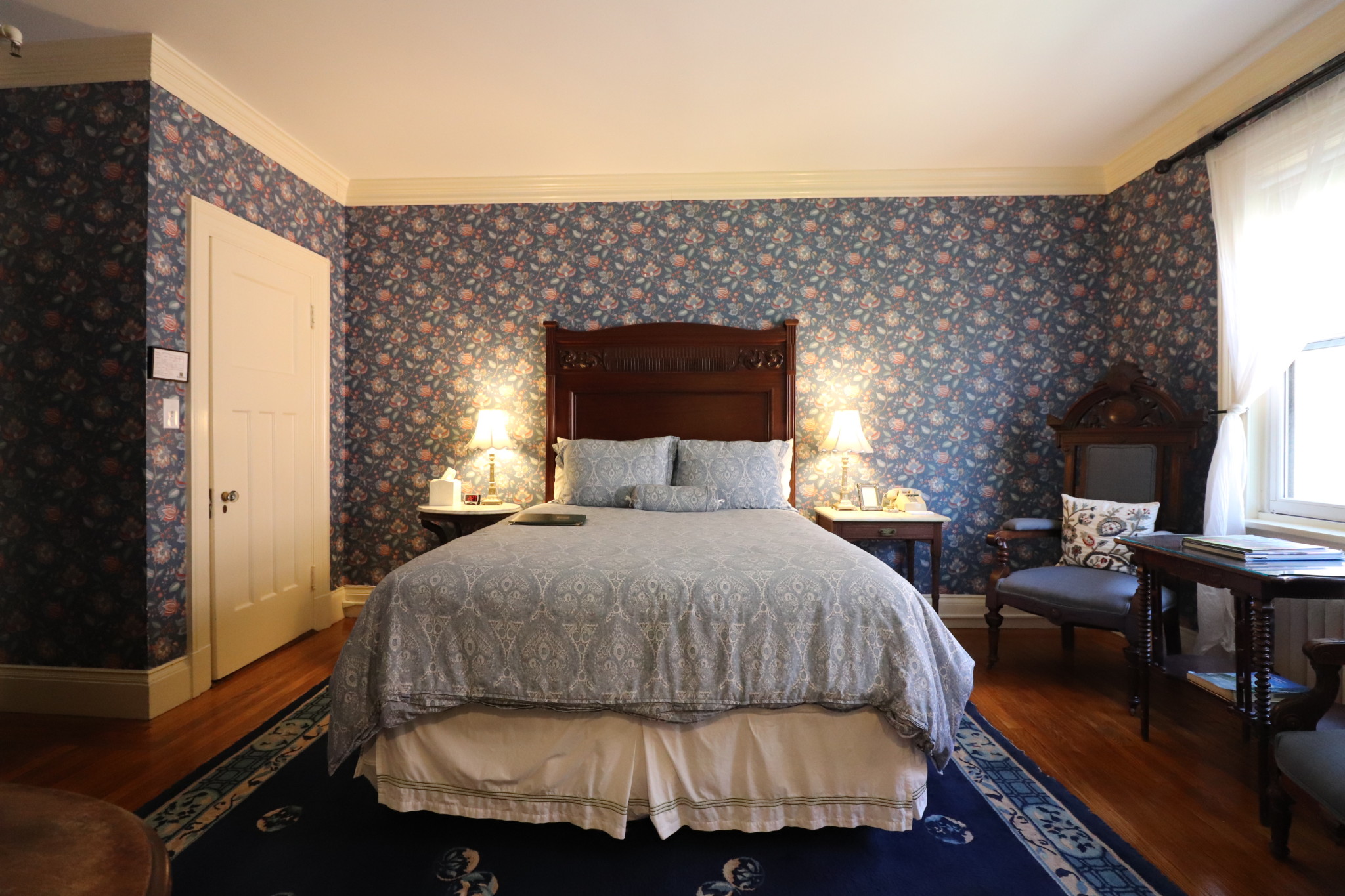 Studio bed, 1 bath apartment for rent at 92 Sewall Ave Unit 9, Longwood — photo 2 of 7