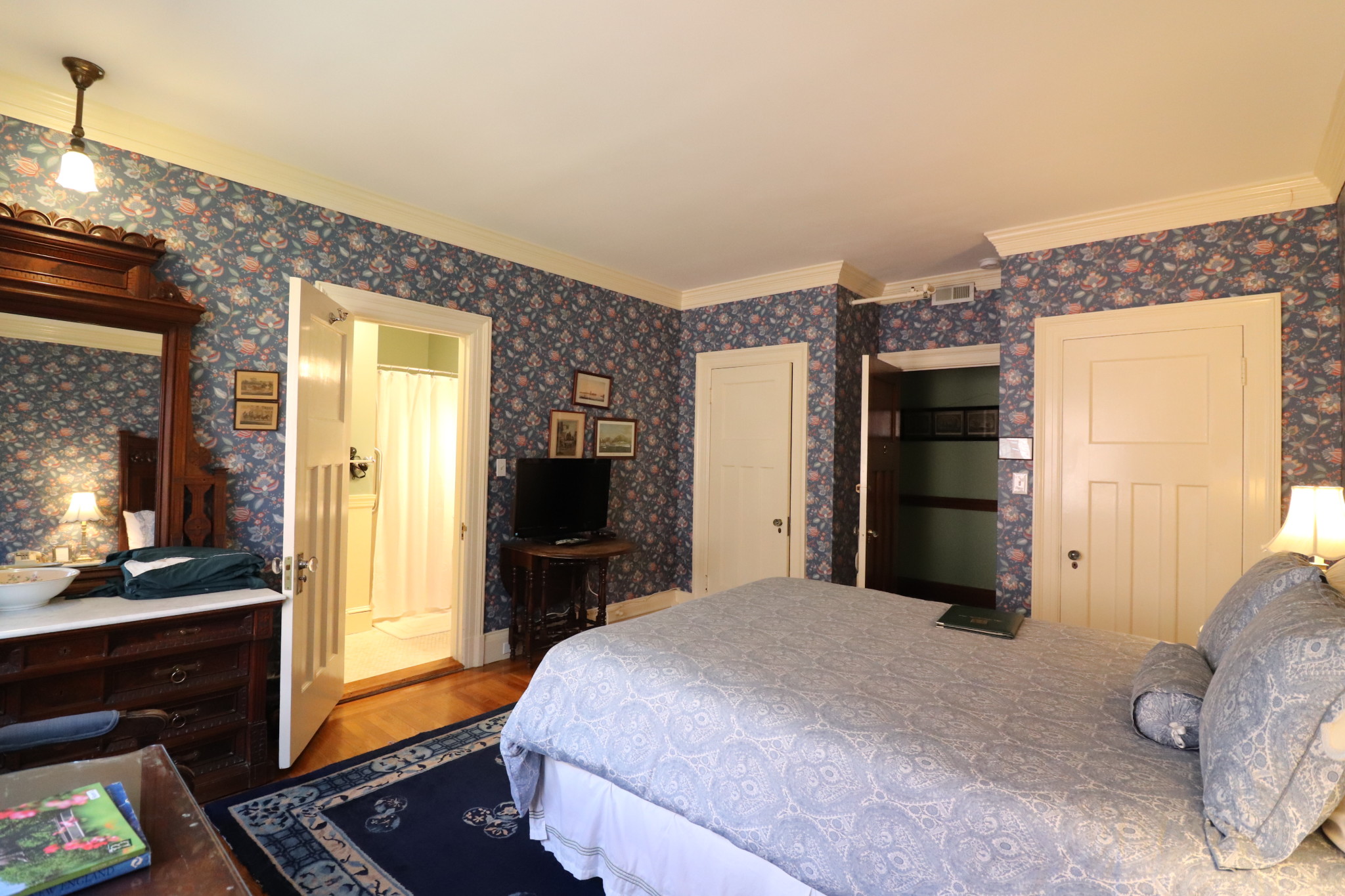 Studio bed, 1 bath apartment for rent at 92 Sewall Ave Unit 9, Longwood — photo 5 of 7