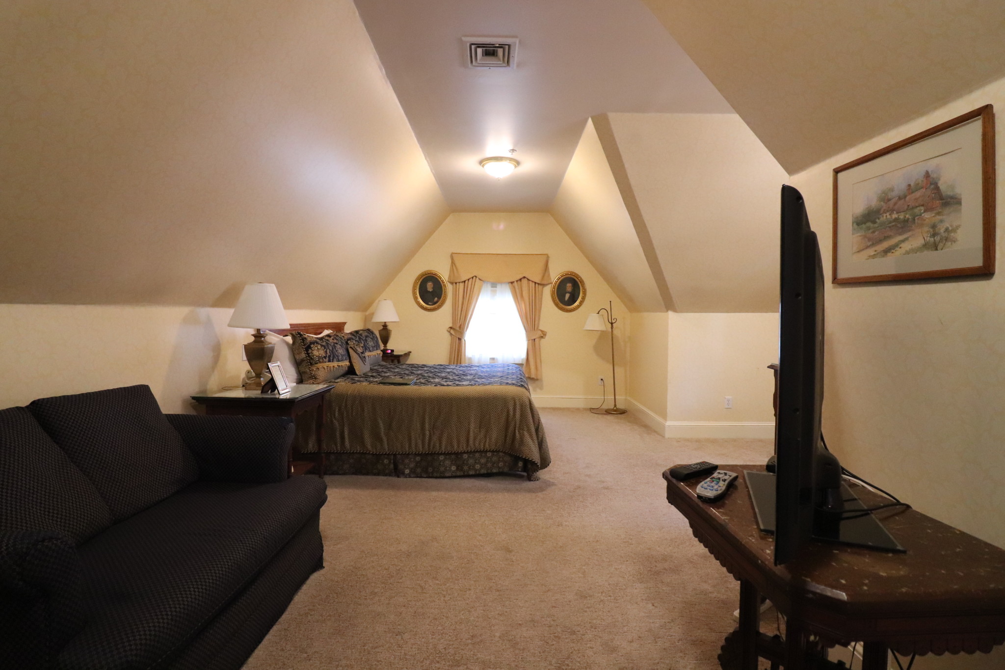 92 Sewall Ave, Longwood