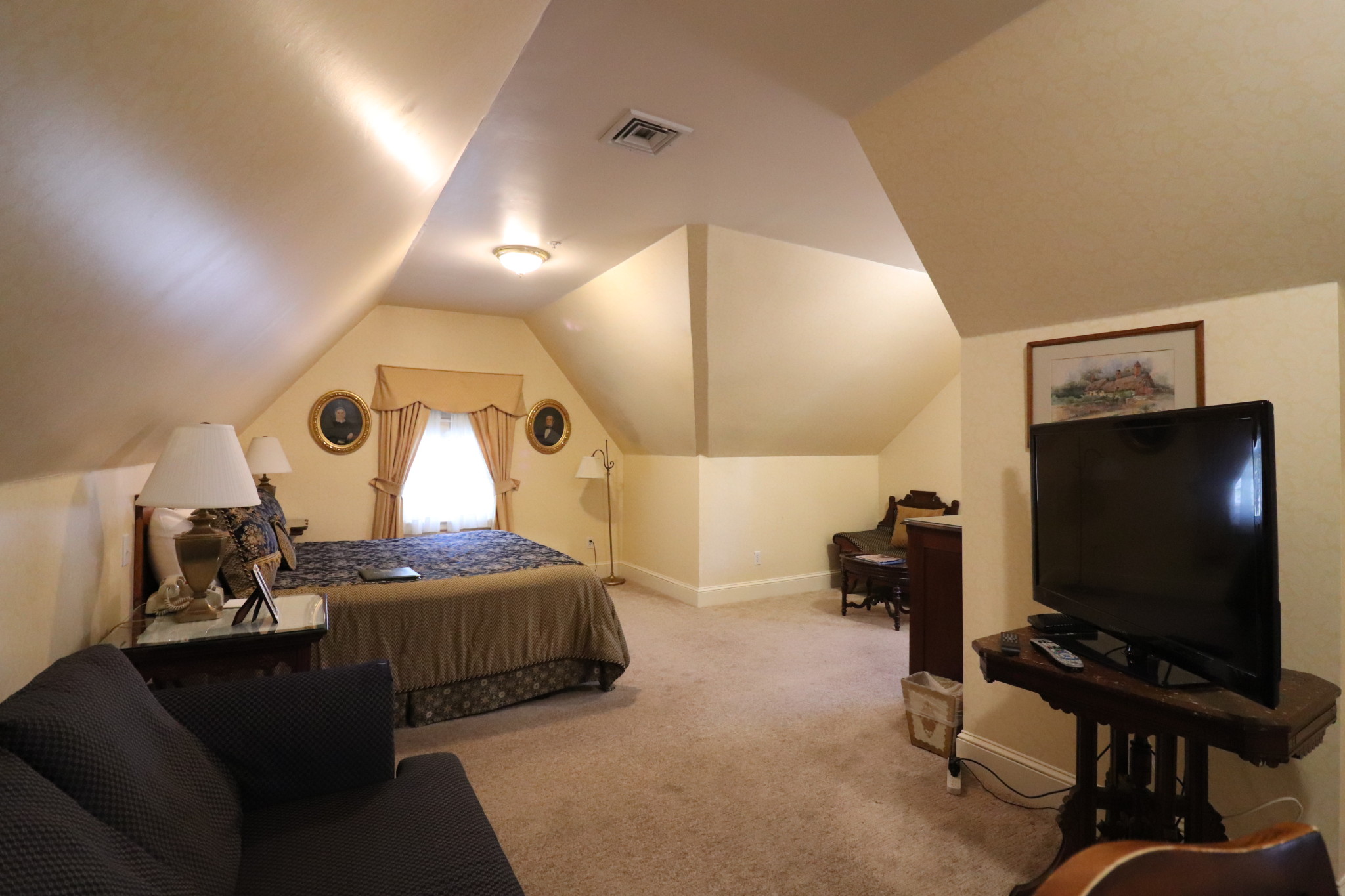 92 Sewall Ave, Longwood