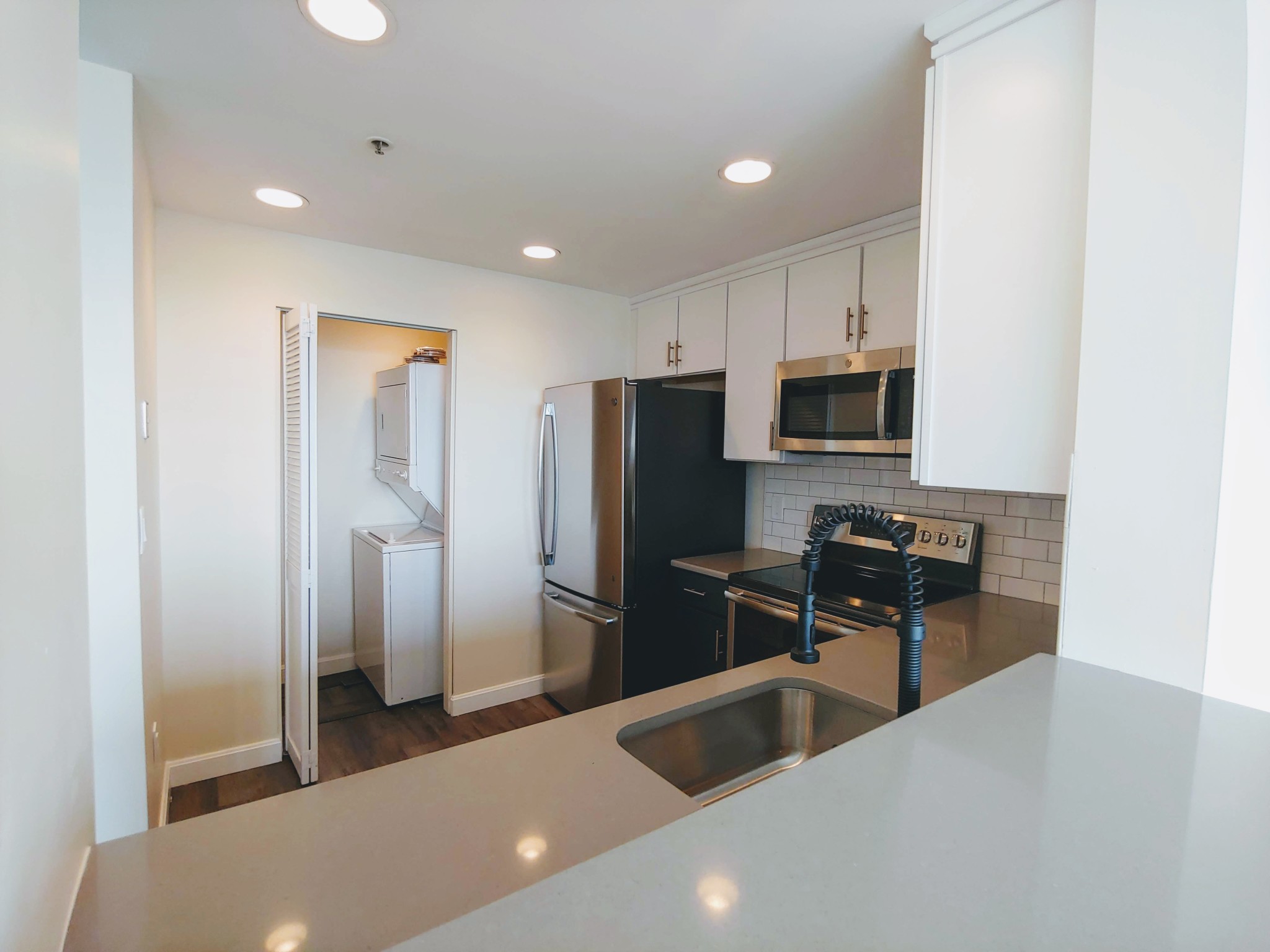 Studio bed, 1 bath apartment for rent at 350 Revere Beach Blvd Unit 6R, Revere — photo 3 of 12