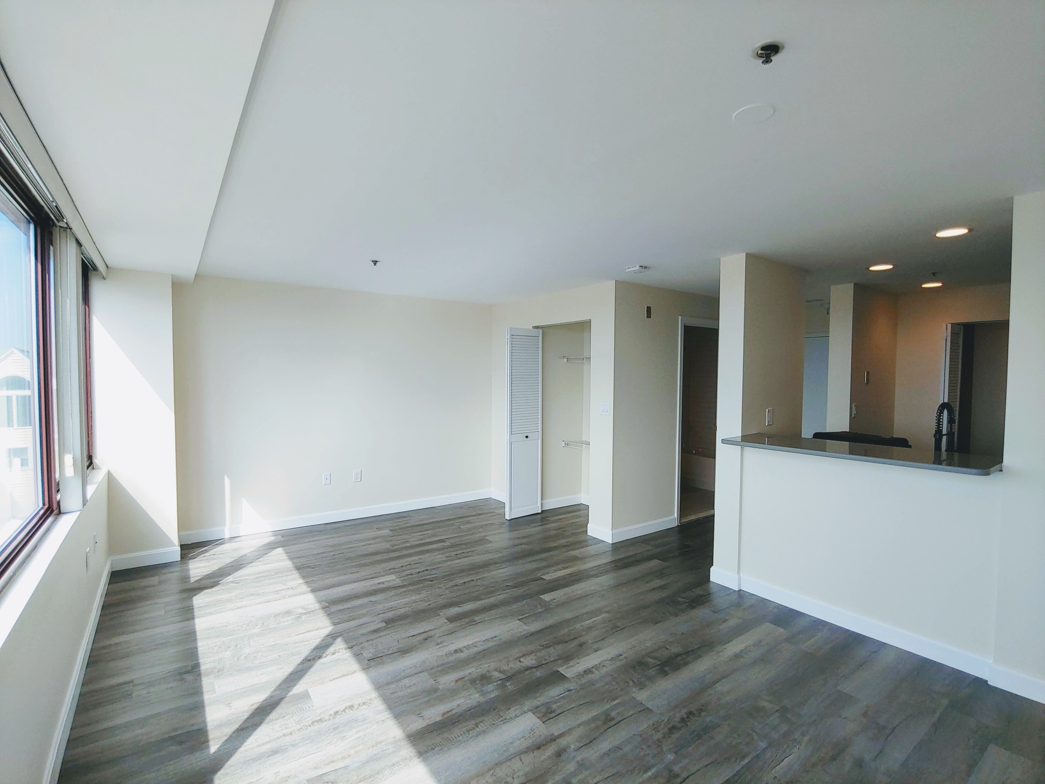Studio bed, 1 bath apartment for rent at 350 Revere Beach Blvd Unit 6R, Revere — photo 4 of 12
