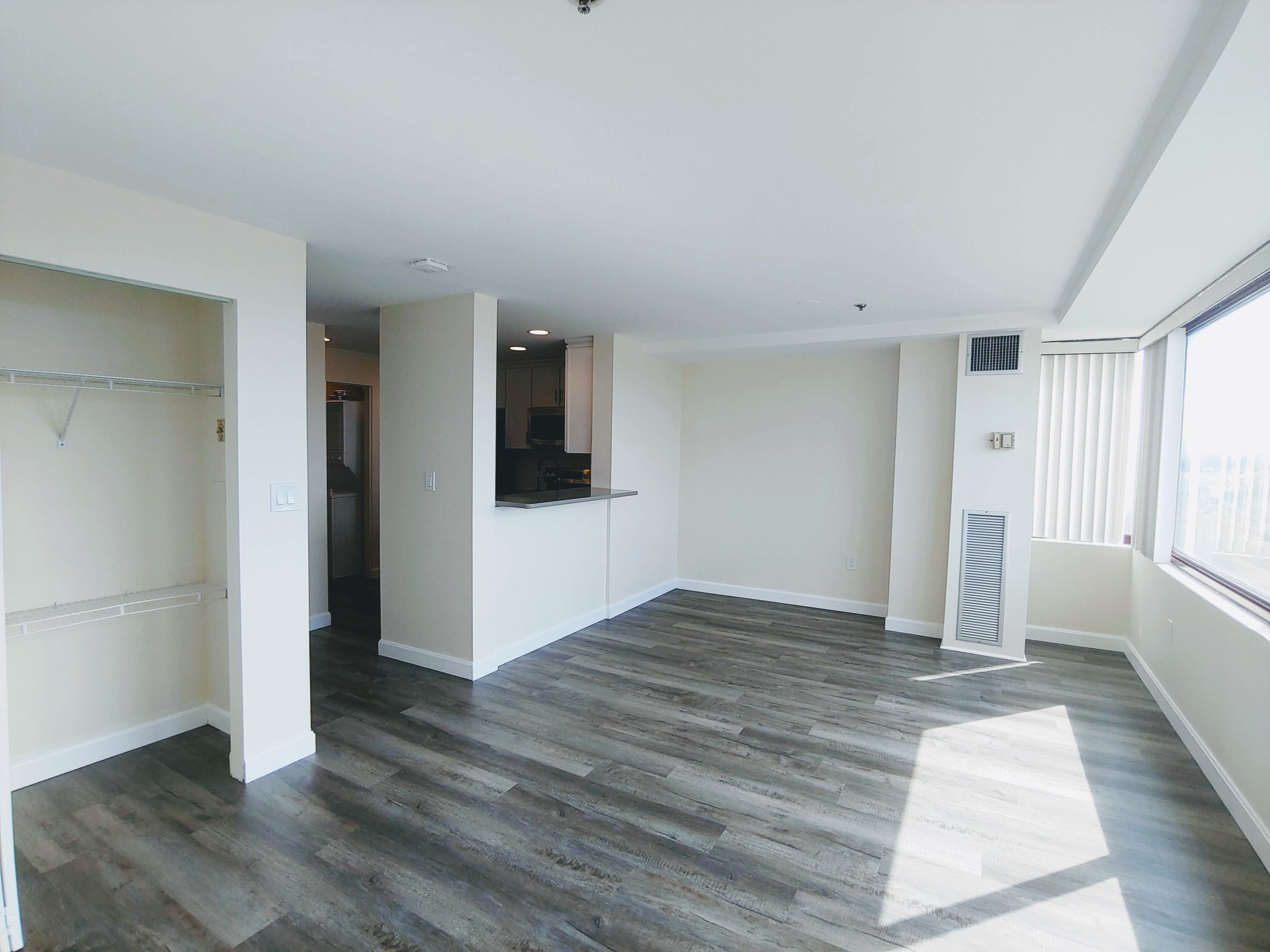Studio bed, 1 bath apartment for rent at 350 Revere Beach Blvd Unit 6R, Revere — photo 5 of 12