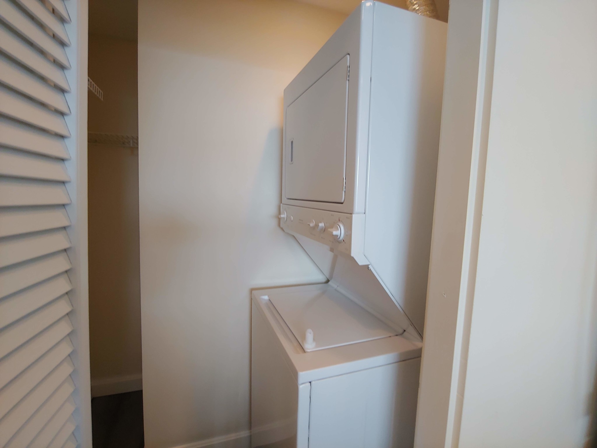 Studio bed, 1 bath apartment for rent at 350 Revere Beach Blvd Unit 6R, Revere — photo 9 of 12