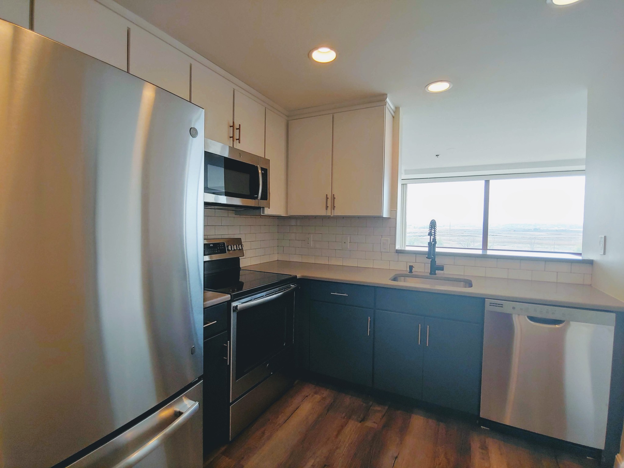 Studio bed, 1 bath apartment for rent at 350 Revere Beach Blvd Unit 6R, Revere — photo 2 of 12
