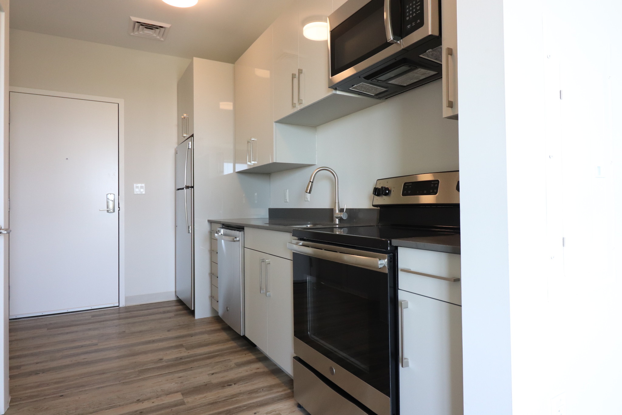 Studio bed, 1 bath apartment for rent at 161 Washington St Unit 1520, Brighton — photo 2 of 11