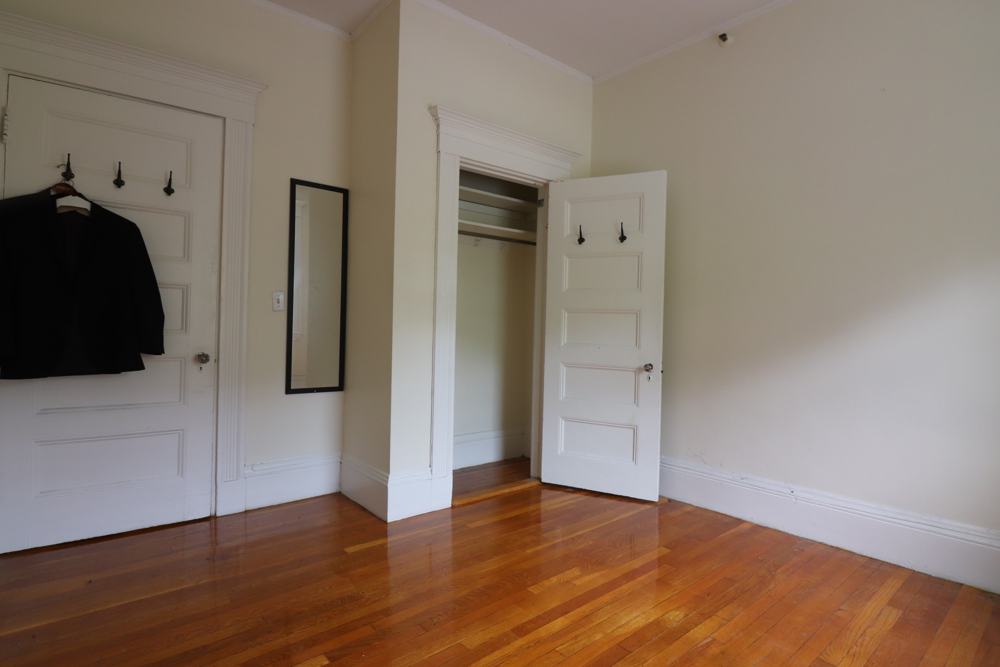 1569 Beacon St, Washington Square