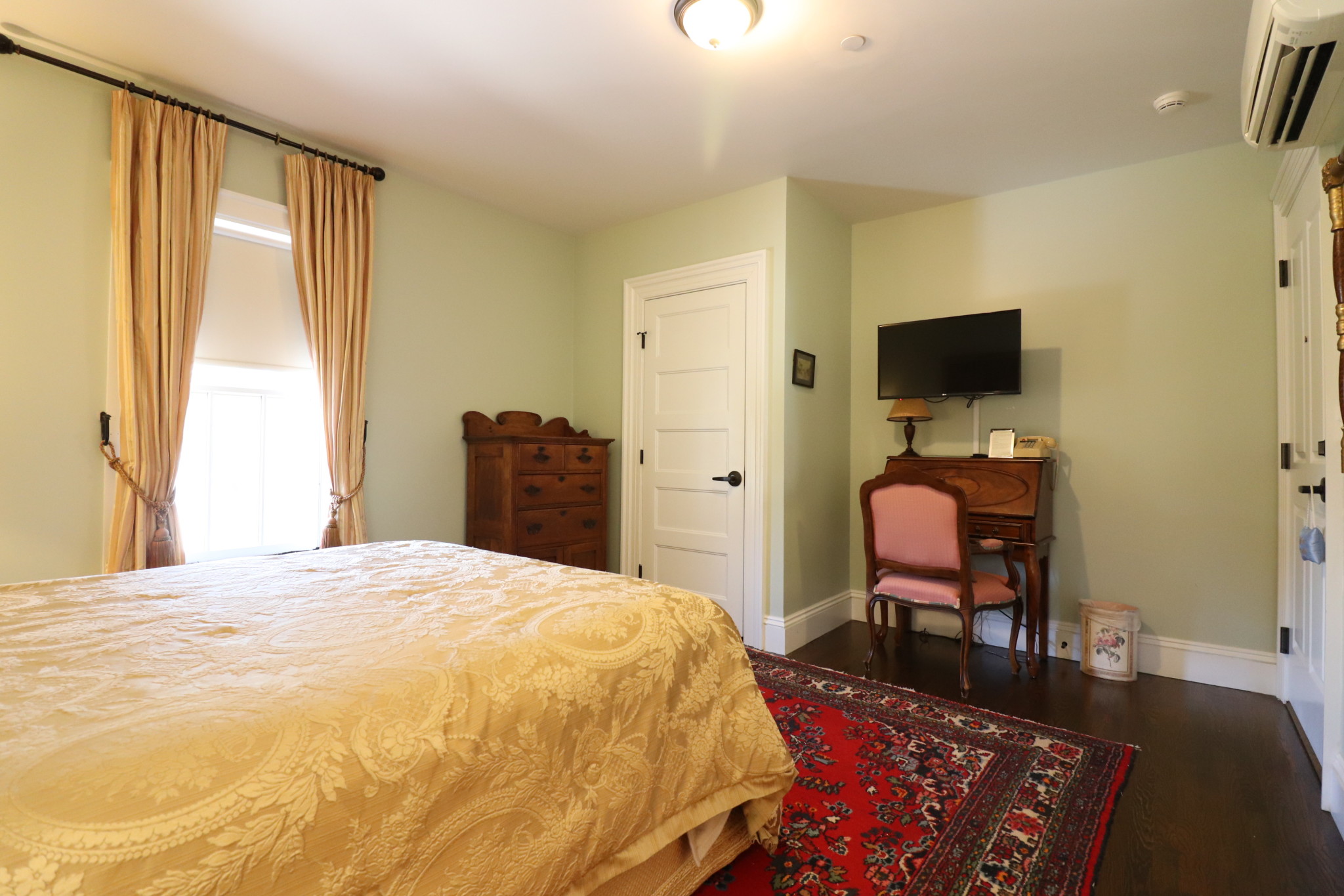 143 Saint Paul St, Longwood