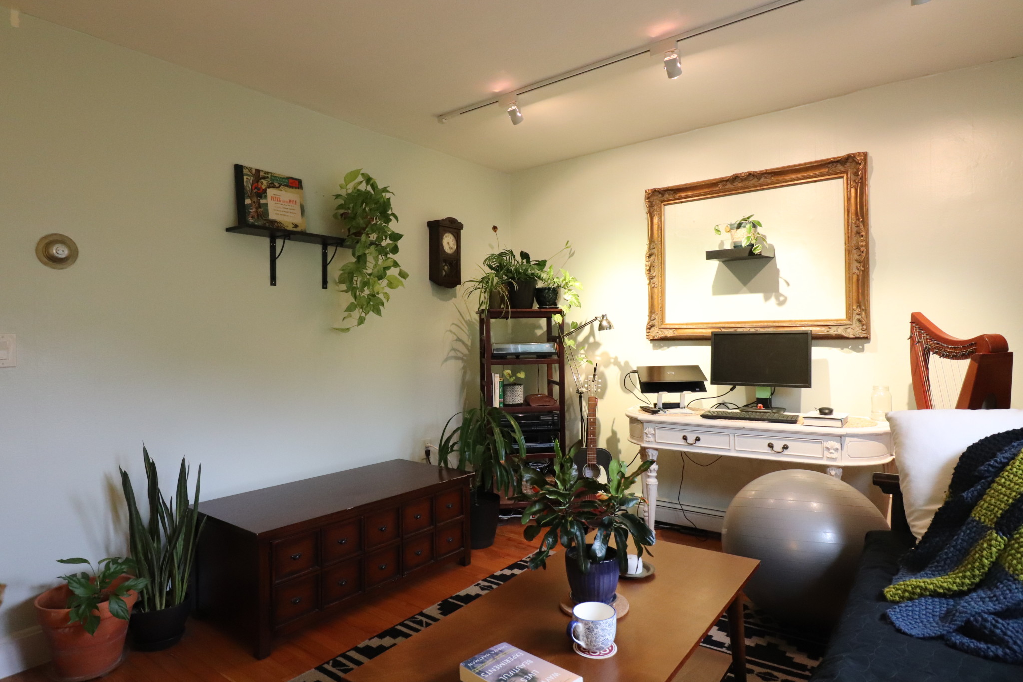 1 bed, 1 bath apartment for rent at 30 Beechcroft St Unit 4, Brighton — photo 11 of 17