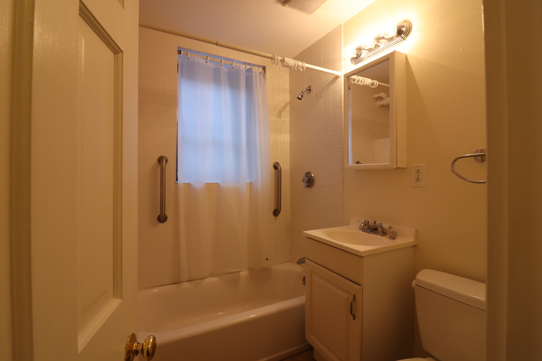 1965 Commonwealth Ave, Brighton