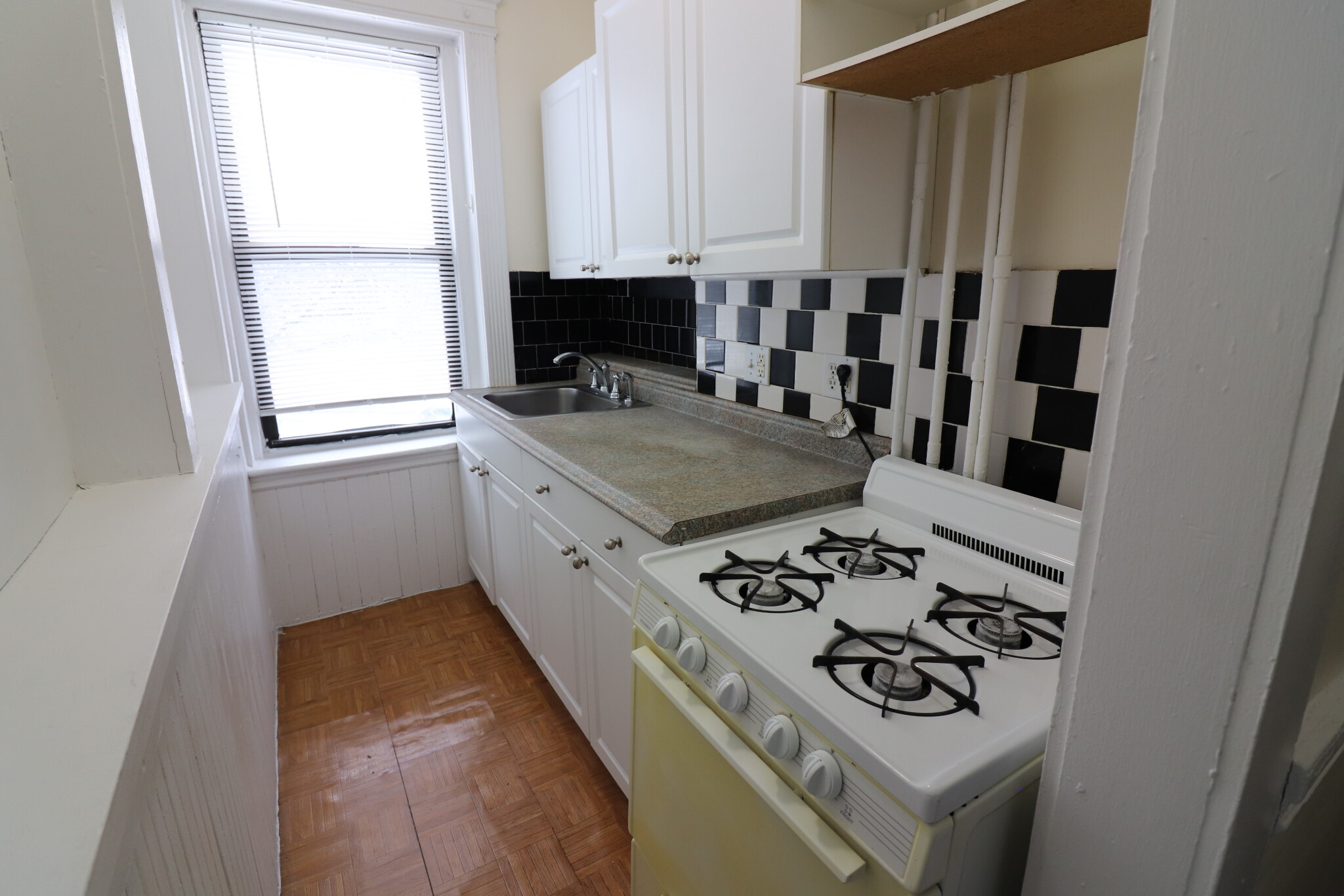 1 split bed, 1 bath apartment for rent at 409 Huntington Ave Unit 9, Fenway — photo 3 of 10