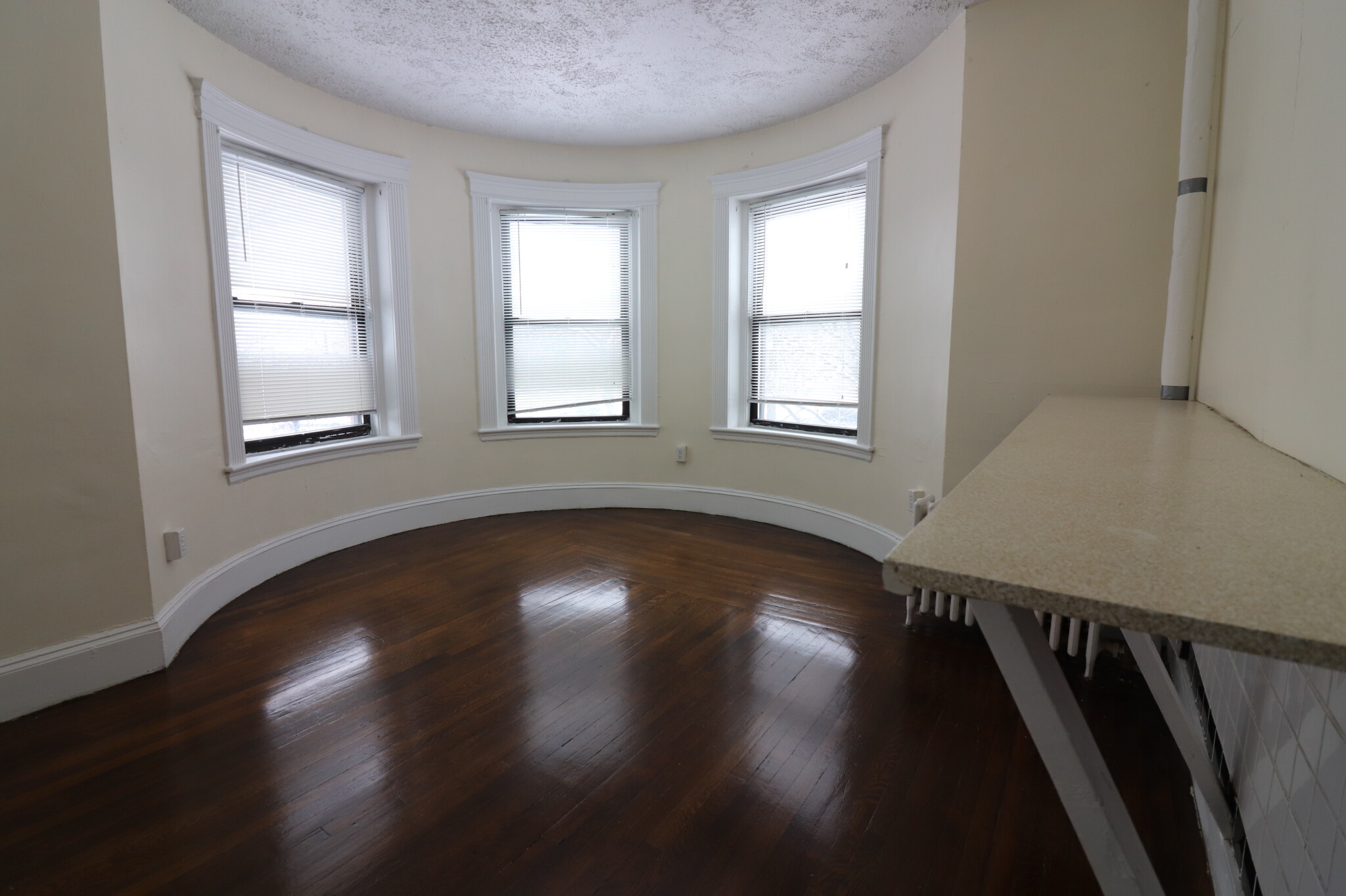 1 split bed, 1 bath apartment for rent at 409 Huntington Ave Unit 9, Fenway — photo 1 of 10