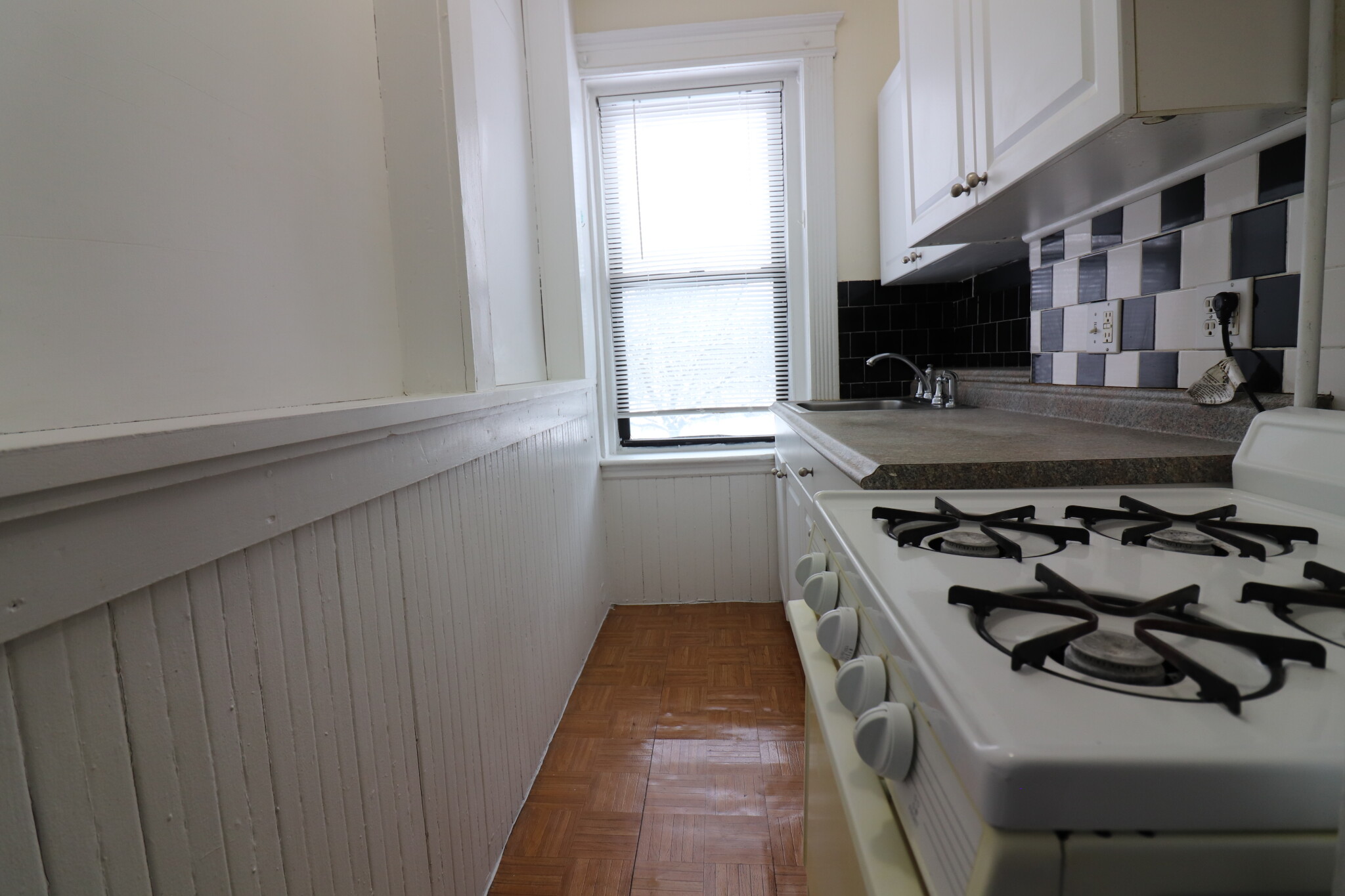 1 split bed, 1 bath apartment for rent at 409 Huntington Ave Unit 9, Fenway — photo 4 of 10
