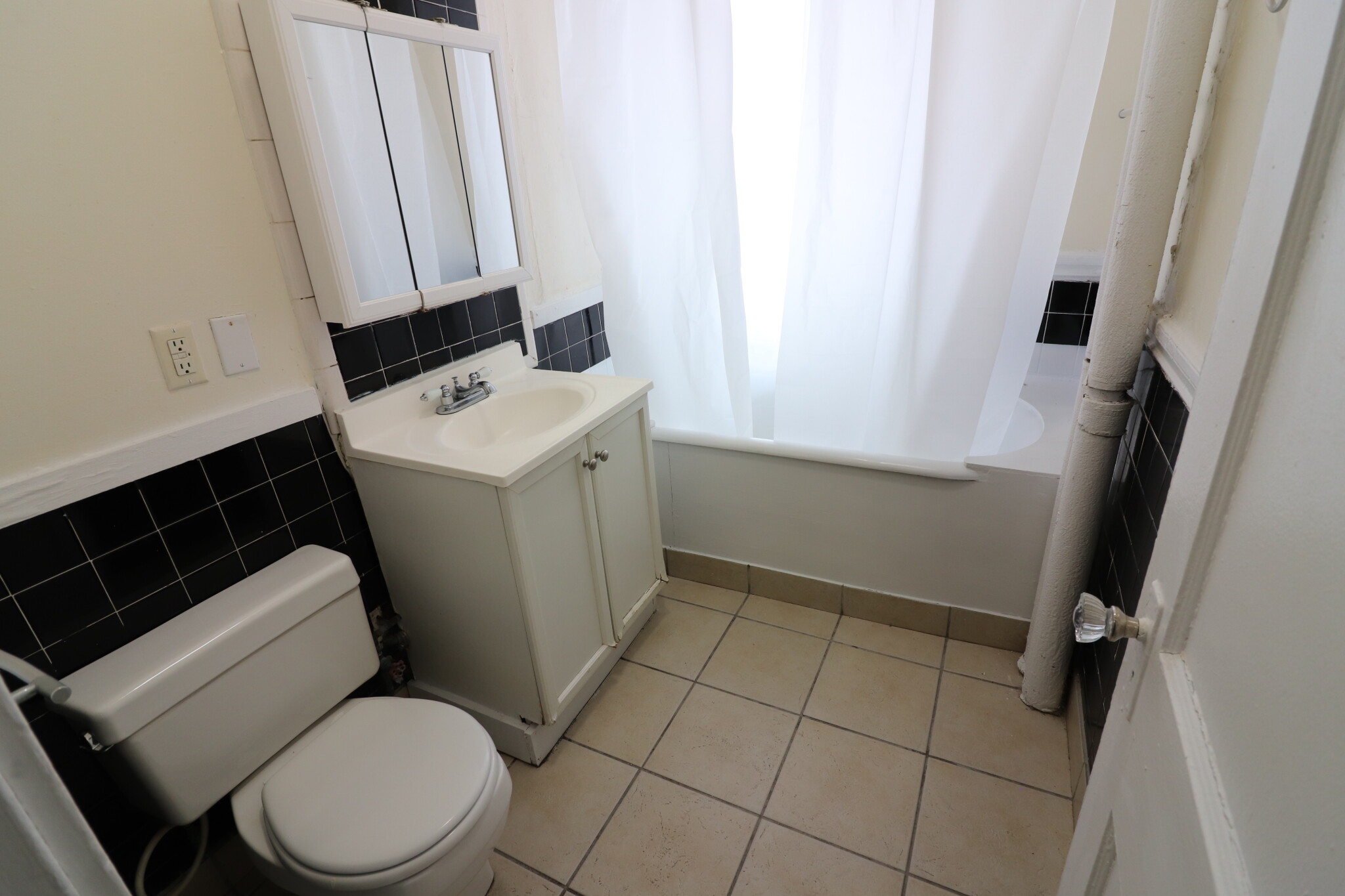 1 split bed, 1 bath apartment for rent at 409 Huntington Ave Unit 9, Fenway — photo 8 of 10